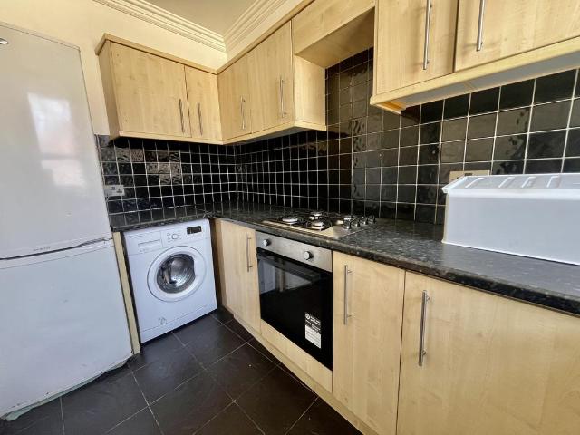 Victoria Road, LEEDS 4 bed flat to rent £1,900 pcm £438 pw