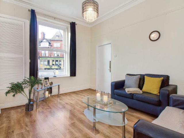 VICTORIA ROAD, Leeds 4 bed house to rent £1,993 pcm £460 pw
