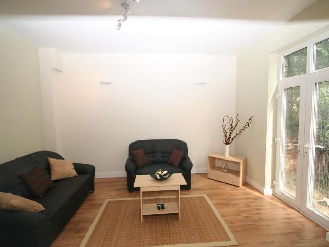 VICTORIA ROAD, Leeds 5 bed house to rent £3,250 pcm £750 pw