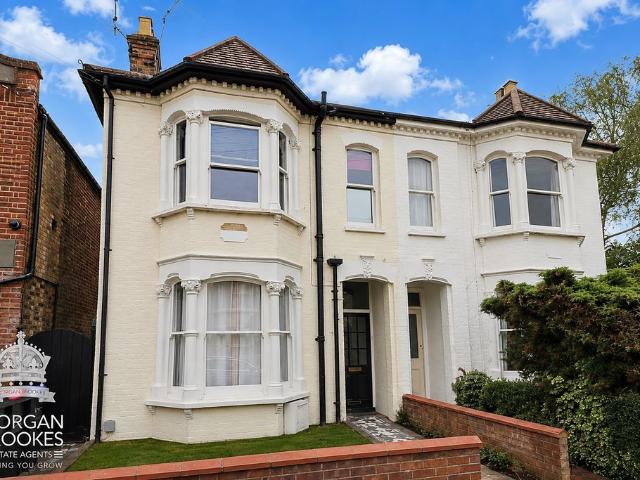 Victoria Road, Leigh On Sea SS9, 2 bed flat to rent, £1,350 pcm | PrimeLocation