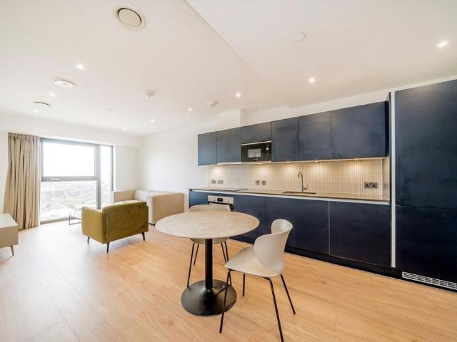 Victoria Road, London W3 1 bed flat to rent £2,050 pcm £473 pw