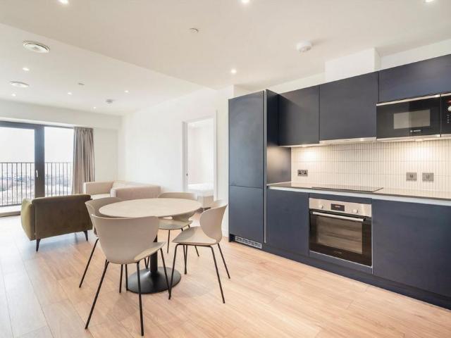 Victoria Road, London W3 2 bed flat to rent £2,598 pcm £600 pw