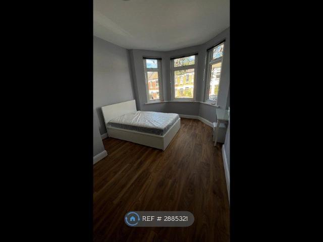 Victoria Road, London N22, 2 bed flat to rent, £2,400 pcm | PrimeLocation