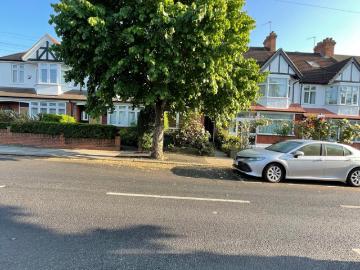 Victoria Road, London NW7, 3 bed flat to rent, £2,400 pcm | PrimeLocation