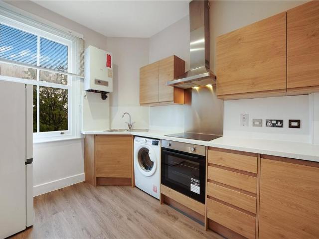 Victoria Road, Queens Park, London, NW6 2 bed flat to rent £2,100 pcm £485 pw