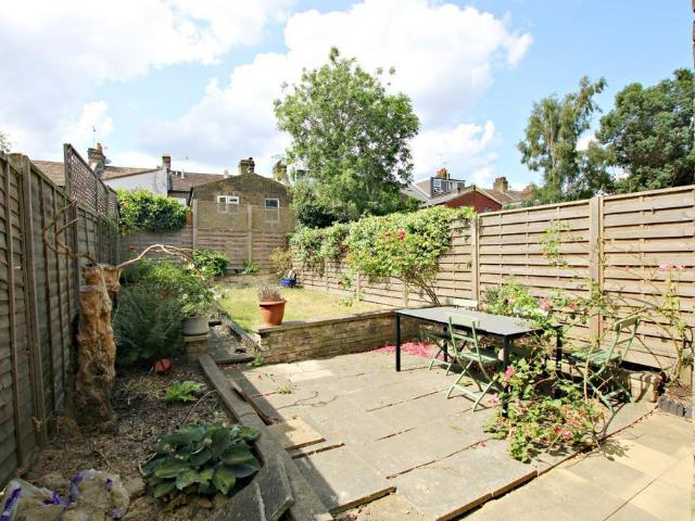 Victoria Road, Queens Park 4 bed terraced house to rent £4,498 pcm £1,038 pw