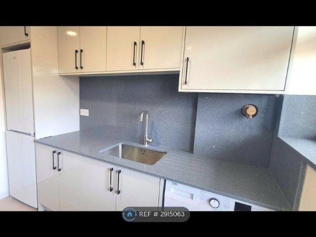 Victoria Road, Ruislip HA4, 2 bed flat to rent, £1,800 pcm | PrimeLocation