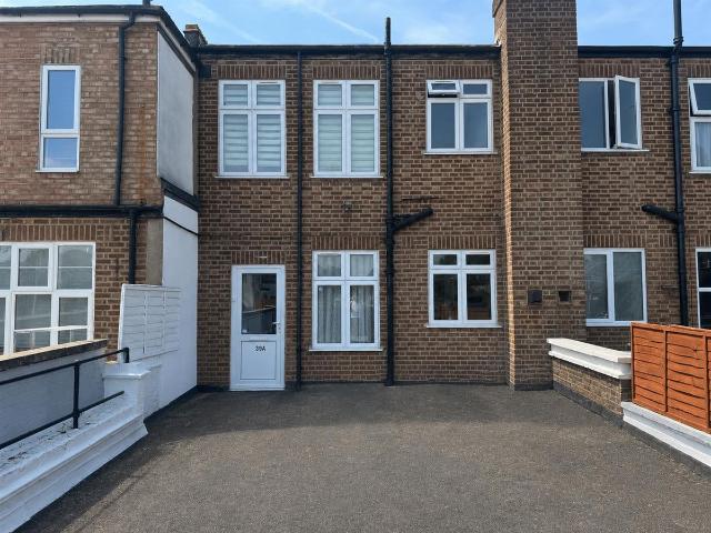 Victoria Road, Ruislip HA4, 4 bed flat to rent, £2,700 pcm | PrimeLocation