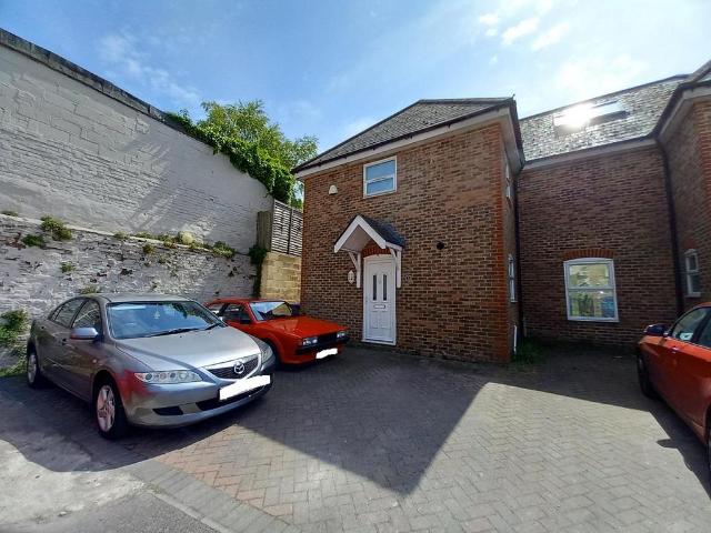 Victoria Road, Ramsgate 3 bed semi detached house to rent £1,600 pcm £369 pw