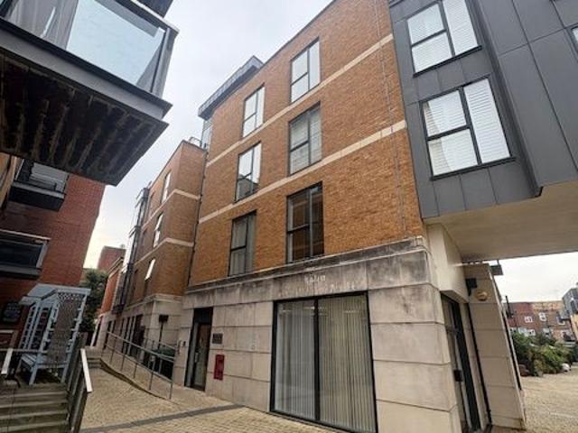 Victoria Road, Surbiton KT6, 2 bed flat to rent, £1,995 pcm | PrimeLocation