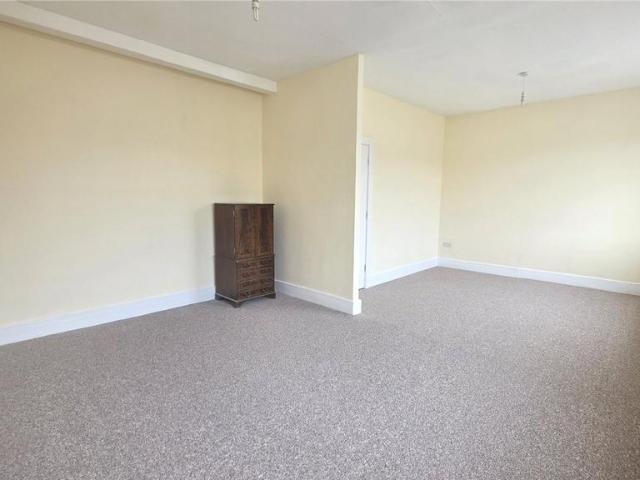 Victoria Road, Swindon, Wiltshire, SN1 1 bed flat to rent £825 pcm £190 pw