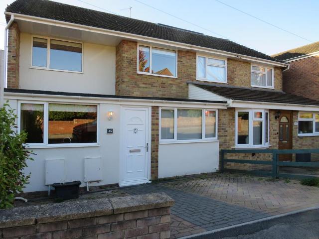 Victoria Road, Salisbury, SP2 3 bed semi detached house to rent £1,450 pcm £335 pw