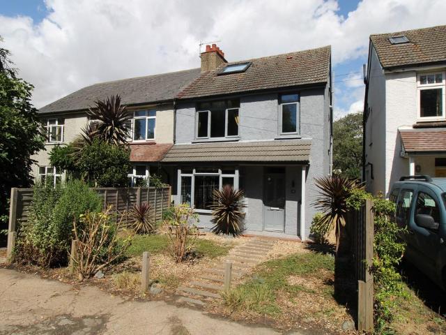 Victoria Road, Shoreham by Sea BN43 3 bed semi detached house to rent £2,000 pcm £462 pw