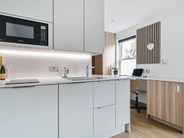 Victoria Road Sidcup DA15 Studio to rent £1,450 pcm £335 pw