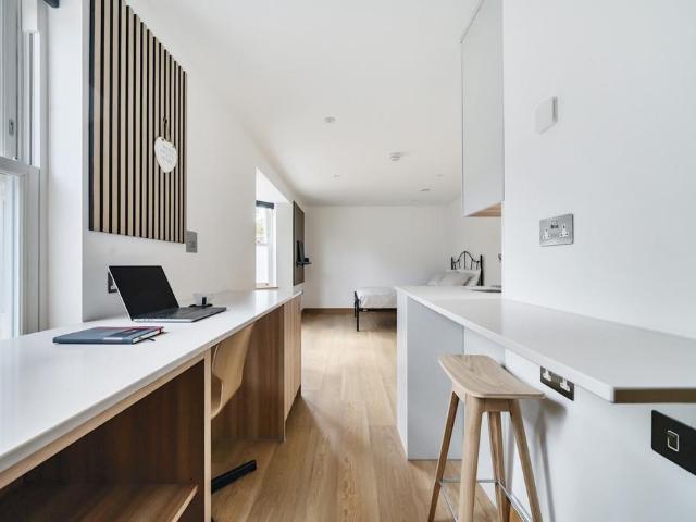 Victoria Road Sidcup DA15 Studio to rent £1,475 pcm £340 pw