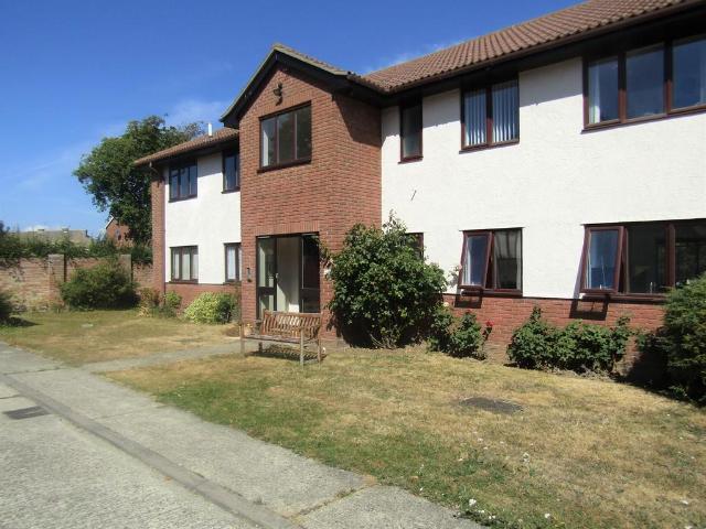 Victoria Road, Walton On The Naze CO14 3 bed flat to rent £1,150 pcm £265 pw