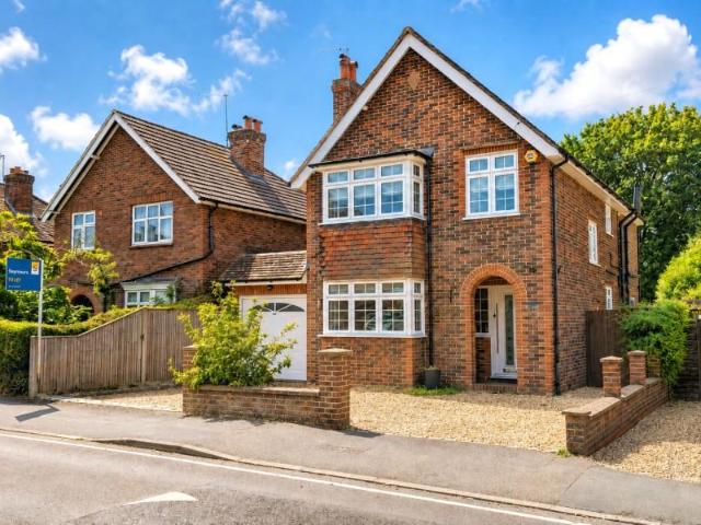 Victoria Road, Woking GU21 5 bed detached house to rent £3,500 pcm £808 pw
