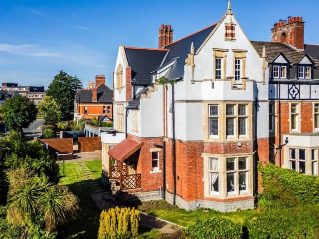 Victoria Square, Penarth 6 bed end of terrace house to rent £4,500 pcm £1,038 pw