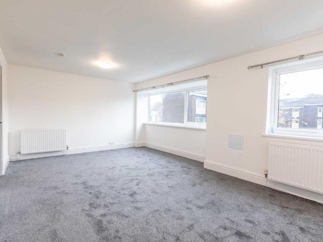 Victoria Square, Whitefield M45, 3 bed maisonette to rent, £995 pcm | PrimeLocation