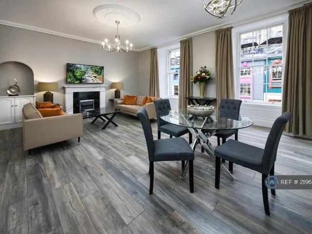 Victoria St, Edinburgh, EH1 2 bed flat to rent £2,495 pcm £576 pw