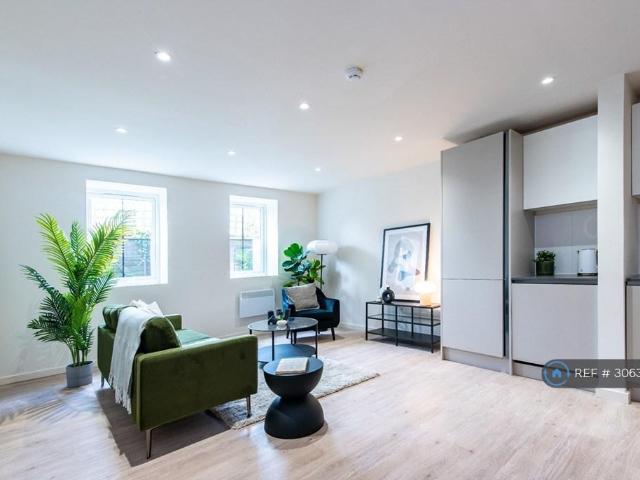 Victoria St, Newark, NG24 2 bed flat to rent £1,050 pcm £242 pw
