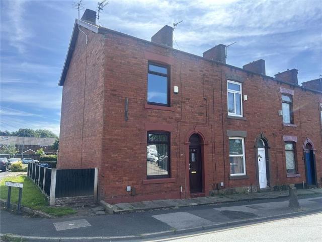 Victoria Street, Chadderton, Oldham 2 bed terraced house to rent £950 pcm £219 pw