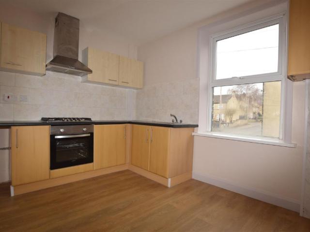 Victoria Street, Cleckheaton BD19, 2 bed flat to rent, £750 pcm | PrimeLocation