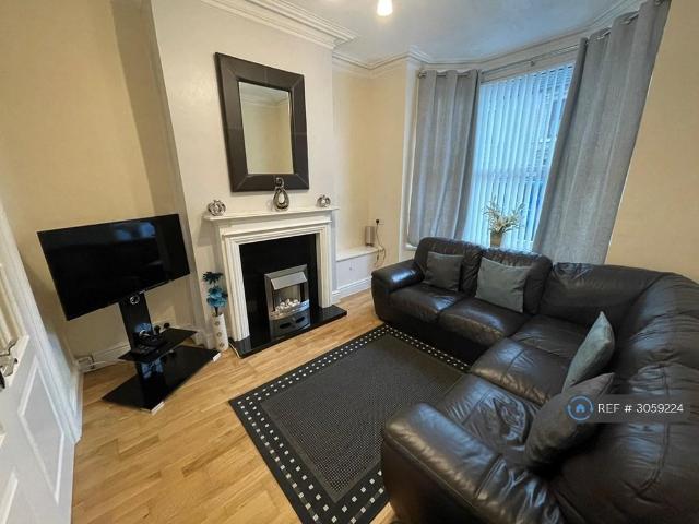 Victoria Street, Cleator Moor, CA25 2 bed terraced house to rent £750 pcm £173 pw