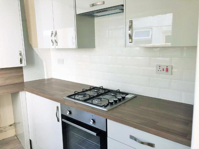Victoria Street, Gillingham ME7 2 bed terraced house to rent £1,250 pcm £288 pw