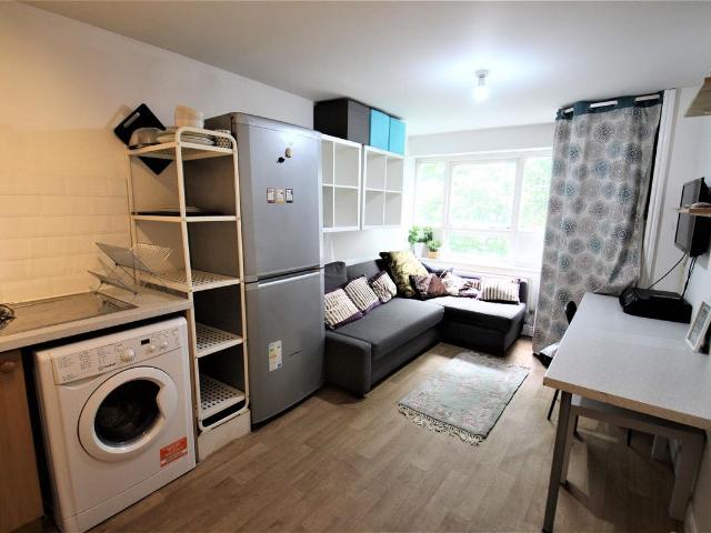 Victoria Street, Hyde Park, Leeds, West Yorkshire LS3, 5 bed flat to rent, £2,470 pcm | PrimeLocation