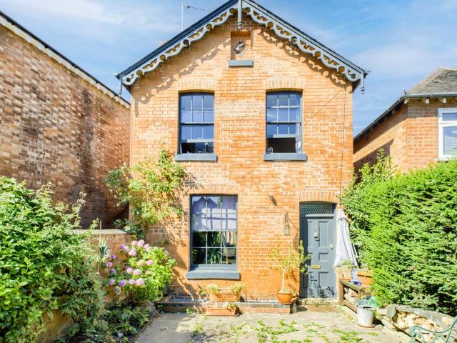 Victoria Street, Leamington Spa, CV31 3 bed detached house to rent £2,350 pcm £542 pw