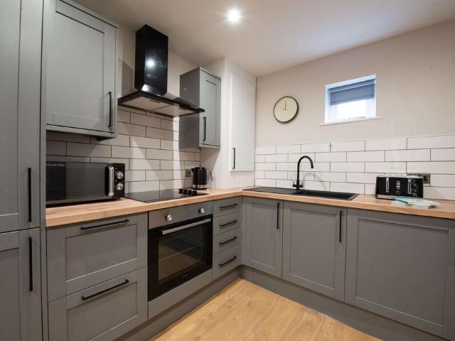 Victoria Street, Leeds LS3 4 bed house to rent £2,773 pcm £640 pw