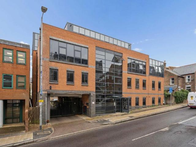 Victoria Street, St. Albans AL1 1 bed flat to rent £1,700 pcm £392 pw