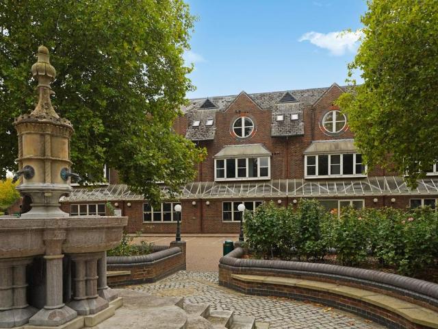 Victoria Street, St. Albans. 1 bed apartment to rent £1,950 pcm £450 pw