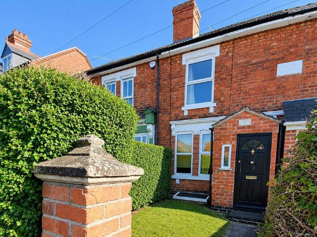 Victoria Street, Worcester 2 bed terraced house to rent £1,200 pcm £277 pw