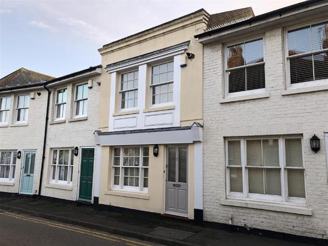 Victoria Street, Whitstable 2 bed house to rent £1,350 pcm £312 pw