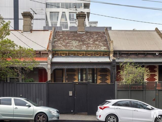 VICTORIAN CHARM. CONTEMPORARY LIVING