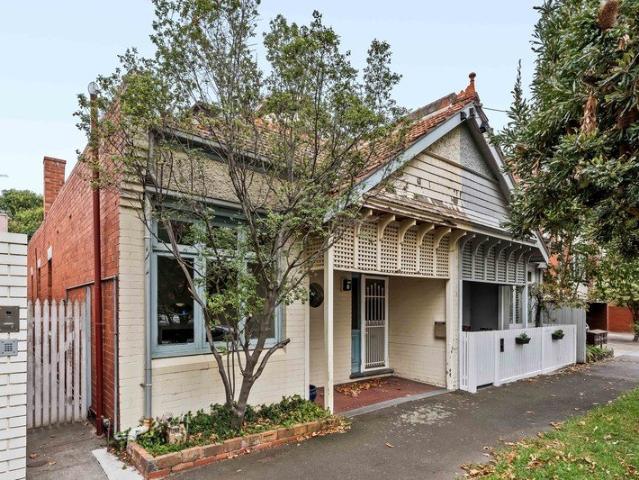 Victorian Charm in a Peaceful Cul de Sac Setting