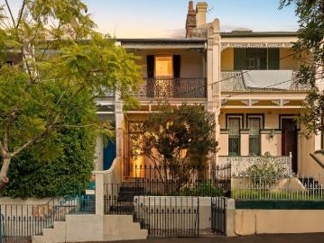 Victorian charm with iconic city views