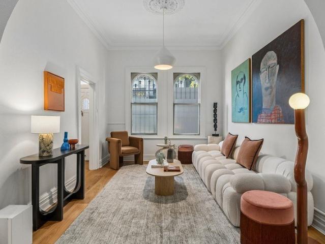 Victorian Character, Private Courtyard and Central Convenience