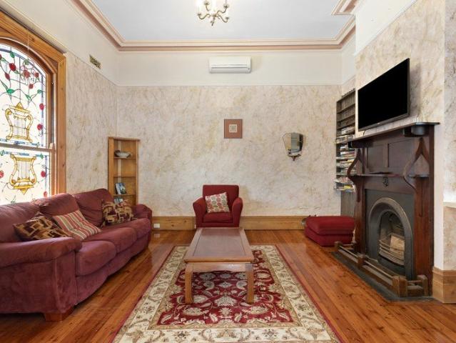 Victorian Mansion Apartment!