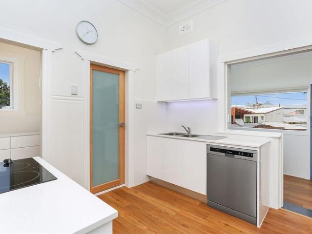 Victorian Semi Close to Amenities with Parking