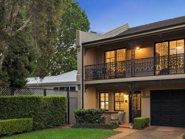 Victorian Style End Row Townhouse