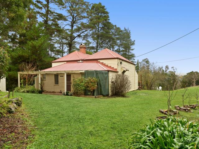 Victorian Residence on Half Acre in the Dress Circle of Hepburn Springs
