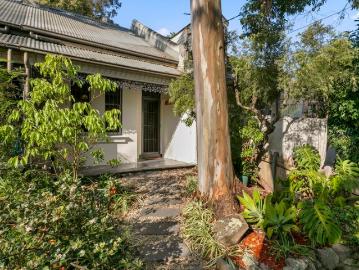 Victorian residence on 164sqm with rear lane access