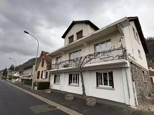 Vic sur Cère 15800 Achat / Vente appartement 3 pièces t3 au dernier étage cave