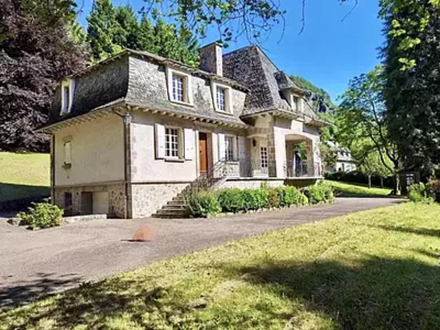 Vic sur Cère 15800 Achat / Vente maison 7 pièces t7 piscine