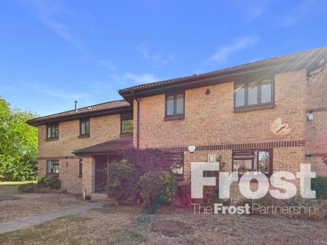Vicarage Way, Colnbrook, Berkshire, SL3 1 bed apartment to rent £1,200 pcm £277 pw