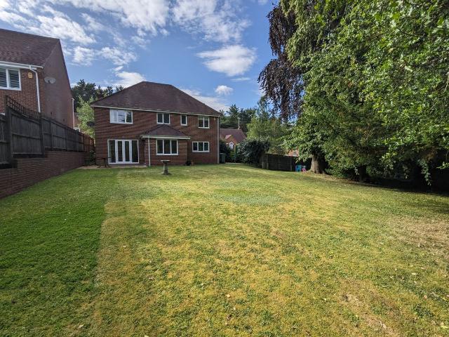 Vicarage Close, Horsham RH12, 4 bed property to rent, £3,300 pcm | PrimeLocation