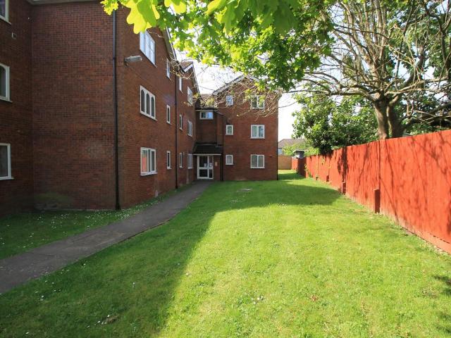 Vicarage Close, Northolt UB5 1 bed flat to rent £1,325 pcm £306 pw